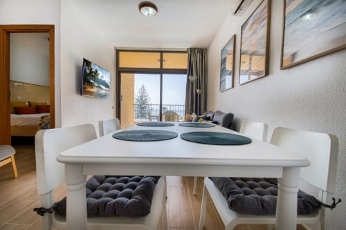 Modern dining area in Sunset Bay 509, Gran Canaria apartment with sea view balcony and contemporary furnishings