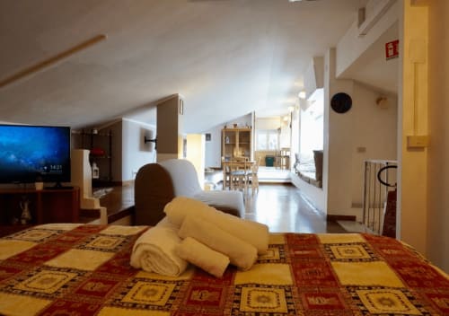 Spaziosa abitazione a Velletri con living open space, camera da letto, zona pranzo e cucina moderna attrezzata