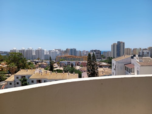 Vista da cidade de Portimão do balcão do apartamento Sweet Home Vila Rosa com telhados de terracota e edifícios costeiros