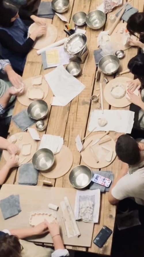 Cours de cuisine en groupe à La Porte Rouge BnB à Roubaix, France
