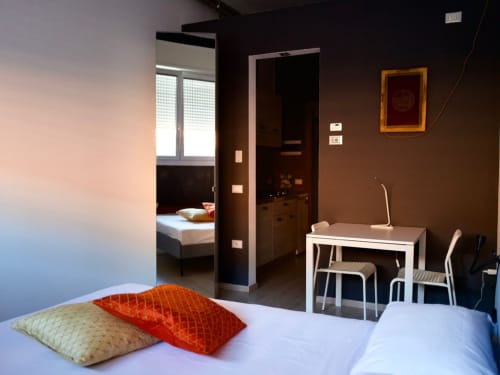 Modern apartment studio at Il Maestrale BnB, Padova with bedroom view, white desk and brown accent walls