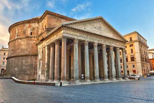 Storico Pantheon di Roma con colonne corinzie e architettura antica vicino a Campagnano di Roma