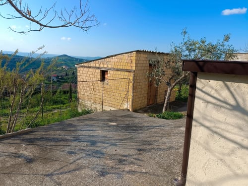 Studio in mattoni a Tales of Abruzzo ad Atessa con vista collinare e ulivi
