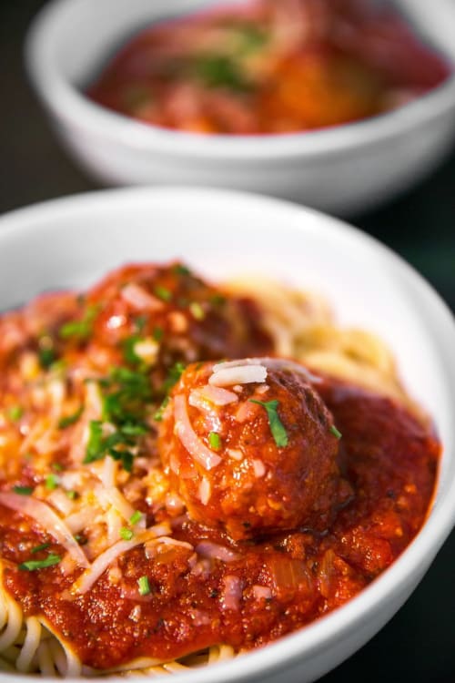 Polpette al ragù con pasta, cucina tipica italiana nei pressi di Campagnano di Roma