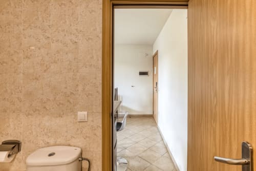 Bathroom hallway with tiled walls leading to open apartment space at Apartamentos Turisticos Raquel's, Sant Pere Pescador