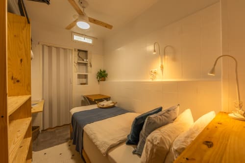 Cozy bedroom at Casa de Océano hotel in Tarifa with wooden furnishings, warm lighting, and modern amenities