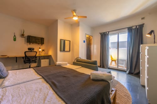 Spacious Sirocco room at Casa de Océano hotel in Tarifa with modern furnishings, city views, and accessible amenities