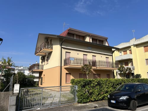 Anthea Hotel Villa Loris 2 exterior in Lignano Sabbiadoro with balconies and garden view