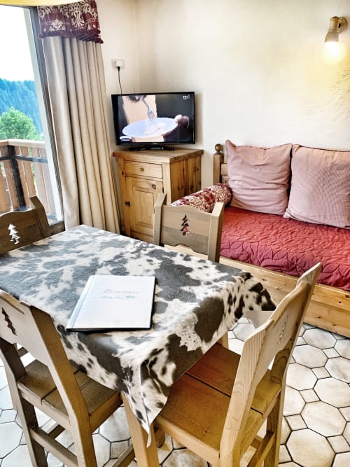 Studio Lachat at Chez Francine in Notre Dame de Bellecombe with dining table, beds, TV, and mountain views