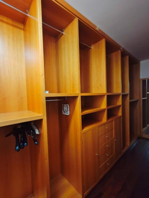 Wooden wardrobe closet with open shelving and drawers in Villa Andreina Suite Room No.1, Sarnano
