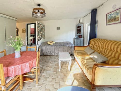 Studio MISTRAL à Digne-les-Bains avec coin repas, canapé-lit et chambre au Vallon des Sources