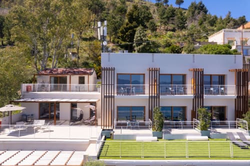 L'Hotel Belvedere Resort a Castellammare del Golfo offre una moderna Junior Suite con vista mare, caratterizzata da elegante facciata bianca e