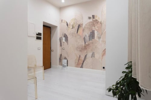 Ingresso moderno della villa Pia Domus presso Exclusive Domus Gaudia a Roma, con arte botanica murale e design minimalista