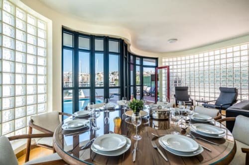 Sala de jantar da Villa Odyssey com vista para o oceano, Albufeira Portugal