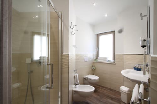 Modern bathroom in Il Viottolo junior suite with shower, bidet, toilet, sink and heated towel rack in Roccaraso