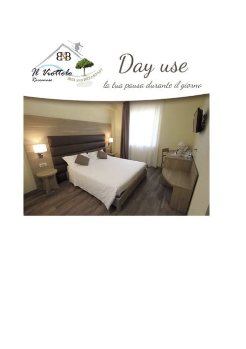 Deluxe double bedroom at Il Viottolo B&B in Roccaraso with queen bed, mountain views, TV, and modern amenities