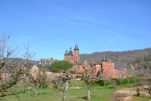 Les instants volés B&B en milieu rural avec château historique et jardin champêtre