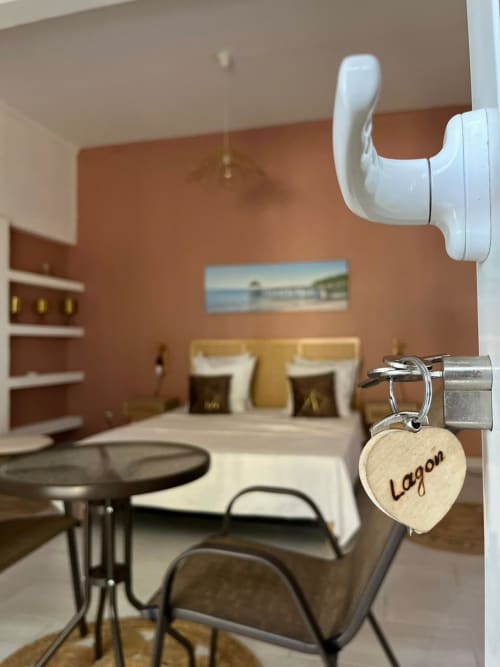 Clé de la chambre Studio Lagon du Kaz Kafe BnB à Mamoudzou avec vue sur mer visible