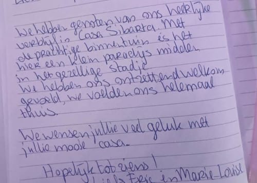 Handgeschreven notitie over hotel Casa Sibarita in Rafelguaraf, Spanje met gastopmerkingen en feedback