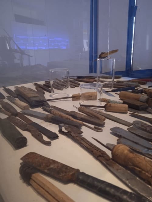Mostra museale di attrezzi da pesca tradizionali e manufatti in legno presso Pescaturismo Lia a Stintino, Italia