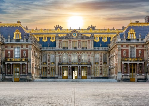 Cour du Palais de Versailles au coucher du soleil, Versailles, France