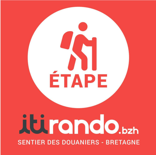Balisage GR34 du sentier de randonnée côtier breton près de Mont-Dol