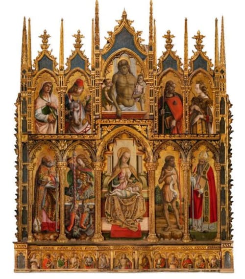 Polittico gotico con oro zecchino, figure religiose e santi presso la Villa Andreina B&B ad Amandola