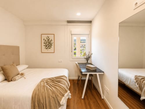 Dormitorio luminoso en apartamento Holibai, Baiona 