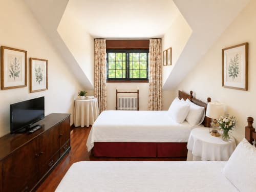 Elegante dormitorio de la villa Holibai en una zona preciosa de Tomiño 