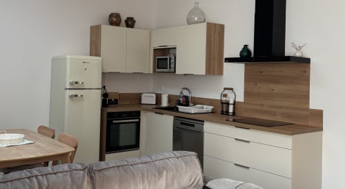 Cuisine moderne et espace de vie de l'Appartement Chemin 430 à l'auberge En si bon chemin, Le Monastier sur Gazeille