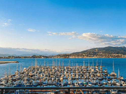 Puerto deportivo de Baiona, vistas desde apartamento con tres habitaciones, dos baños terraza con vistas preciosas
