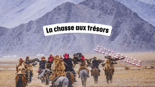 Groupe de cavaliers traversant un paysage désertique avec montagnes, La Yourte Un Autre Monde, Le Hohwald