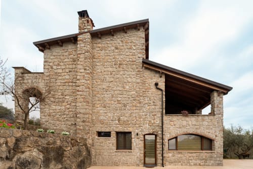 Stone House Gebel el Son B&B, vista esterna a Novi Velia - rustica costruzione in pietra con terrazza e vista sul giardino
