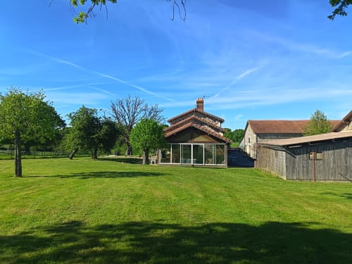 Le Grand Gîte à Domaine de Beau Site, avec jardins aménagés et vues sur la campagne à Peyrat-de-Bellac, France