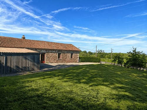 Maison en pierre au Domaine de Beau Site avec jardin soigné, Peyrat-de-Bellac, France