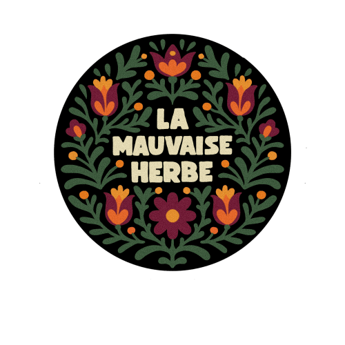 Logo de l'hôtel La mauvaise herbe à Barjols, France - emblème circulaire orné avec motif floral folklorique et texte crème