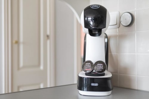 Cafetera Nescafé Dolce Gusto en la cocina del apartamento Casa Storm de Smart Rent Fuerteventura