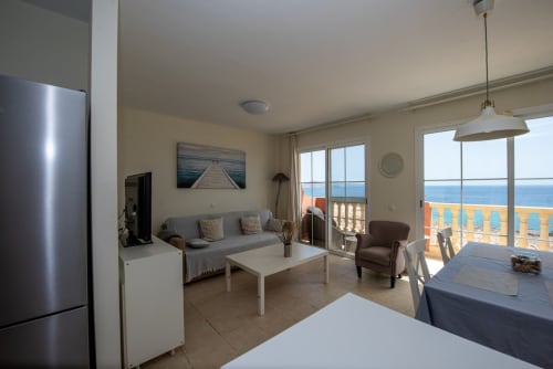 Apartamento Bernardo en Smart Rent Fuerteventura con vistas al mar, sala de estar, comedor y balcón con vista al océano