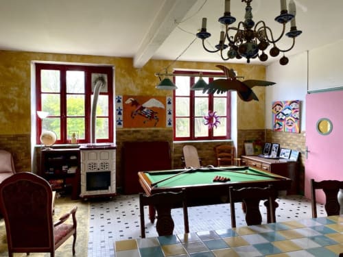 Le Lama Zébré billiards room with pool table, vintage décor, and colorful art in Penmarch, France