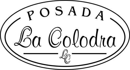 Logo del hotel Posada La Colodra en elegante letra cursiva dentro de un marco ovalado