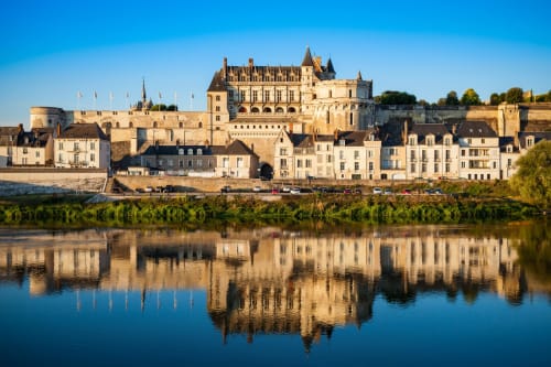 Château d'Amboise et son reflet sur la Loire, Amboise France - Gîtes Vivre l'Instant