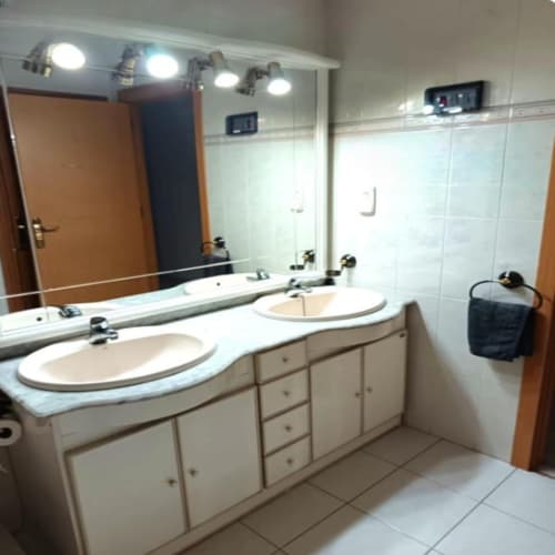Modern bathroom in San Jose Luminoso apartment at Algemesi Home with double vanity sinks and city views