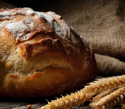 Pain artisanal poudré de farine et épis de blé aux Villas Vallée d'Asco à Moltifao