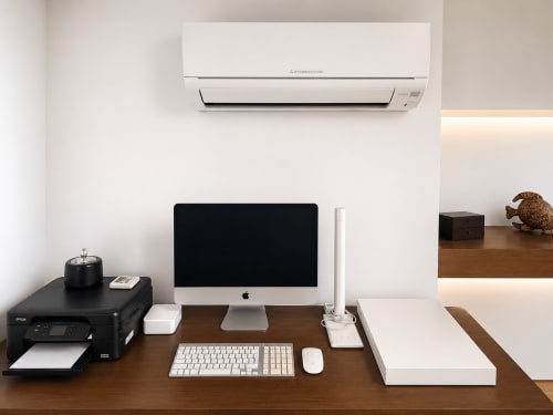 Espacio de trabajo moderno en el apartamento Holibai 
