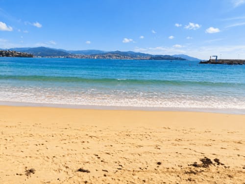 Playa América a un paso del apartamento Holibai Playa Loura 