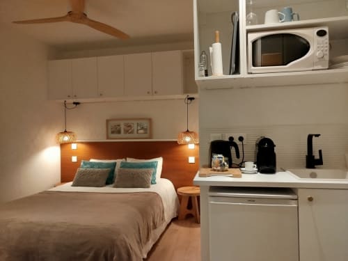 Studio cosy à Villa Voltaire à Clamart avec lit, kitchenette et équipements modernes