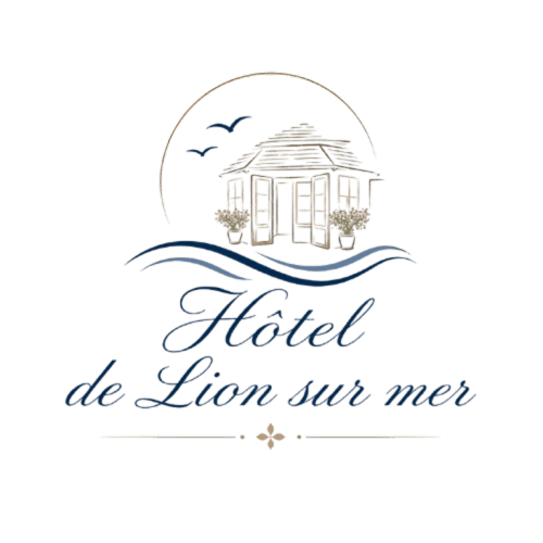 Logo de l'Hôtel de Lion sur Mer avec un élégant kiosque, vagues côtières et oiseaux