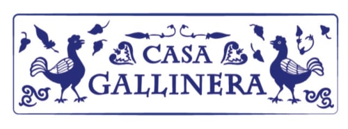 Logo del hotel Casa Gallinera con gallos y peces decorativos en azul, Benissivà España