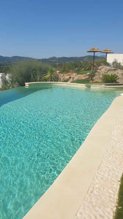 Infinity pool at Villas-Majos villa in Sainte-Lucie de Porto-Vecchio with panoramic mountain and valley views