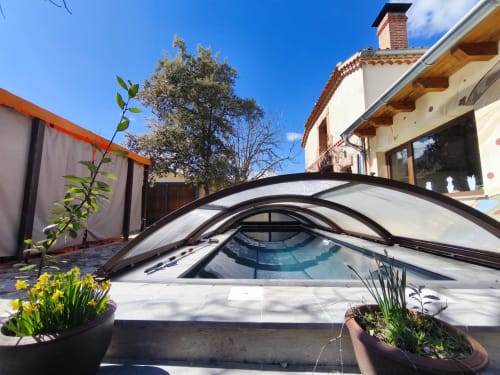 Cottage Viento de Ladera à Ségovie avec couverture de piscine rétractable, patio-jardin et toiture en terre cuite
